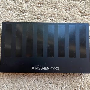 JungSaemMool eyeshadow palette